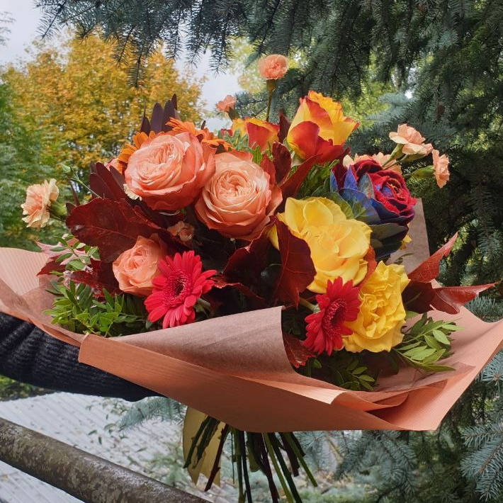 Mix bouquet brown, yellow, red