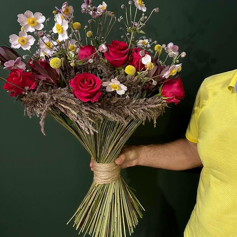 Special mix bouquet with red roses