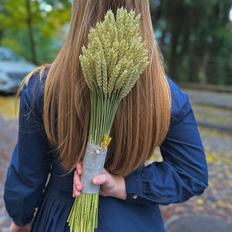Mono bouquet spikelets