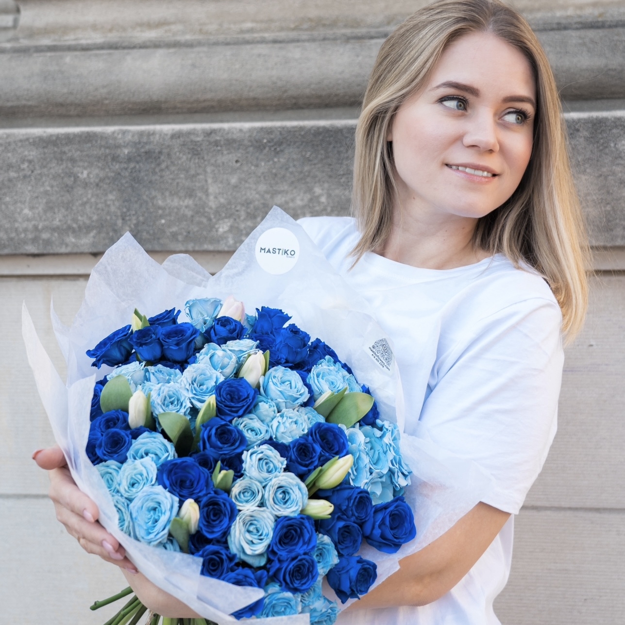 Mono bouquet blue and electric roses