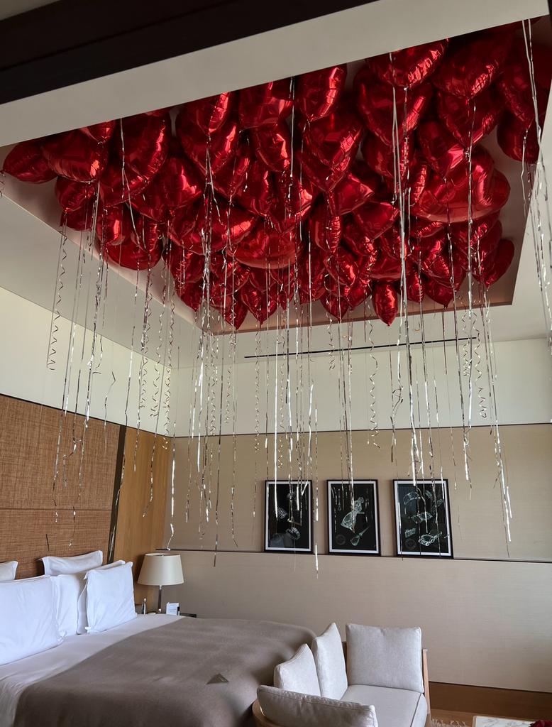 SO IN LOVE balloons arrangement