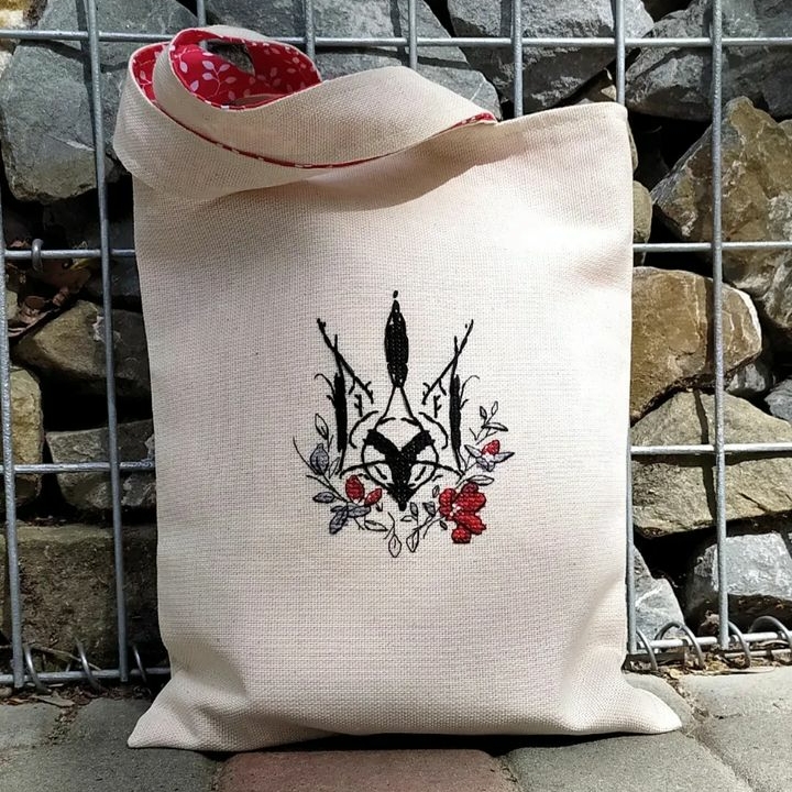 Герб України з квіточками