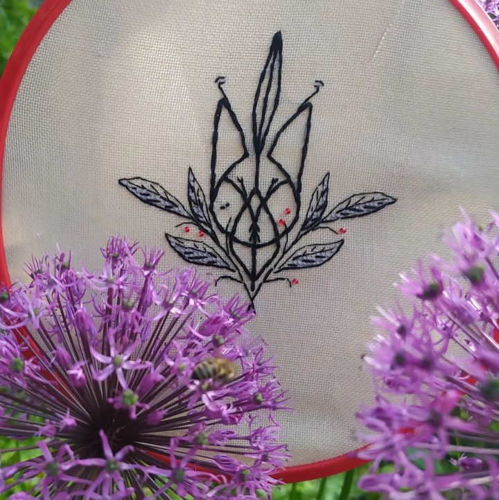 Герб України з листочками