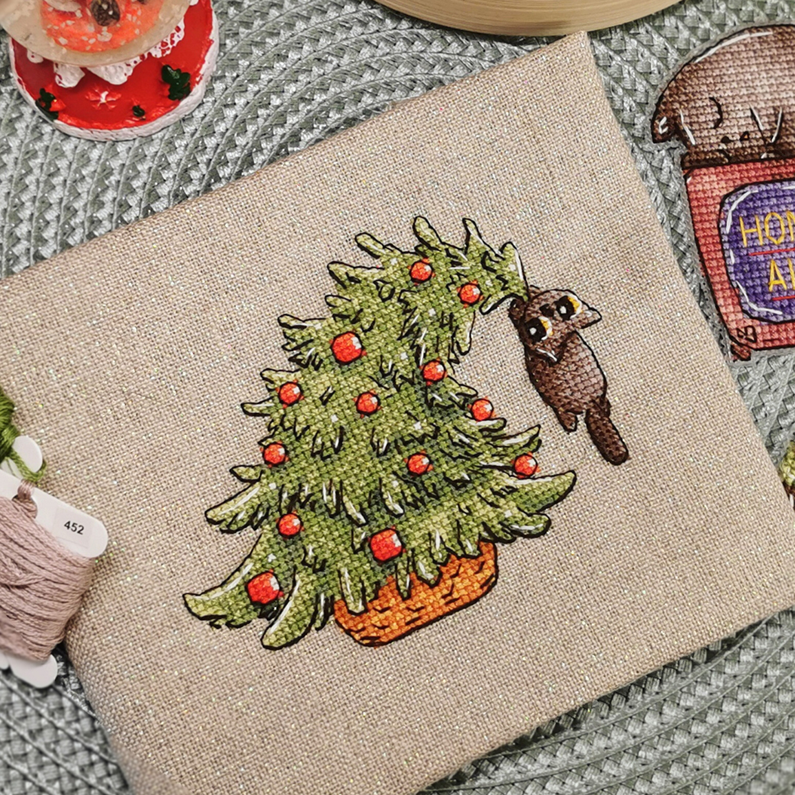 Котик на ялинці