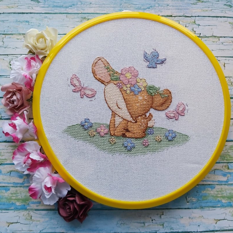 Оленятко-дівчинка