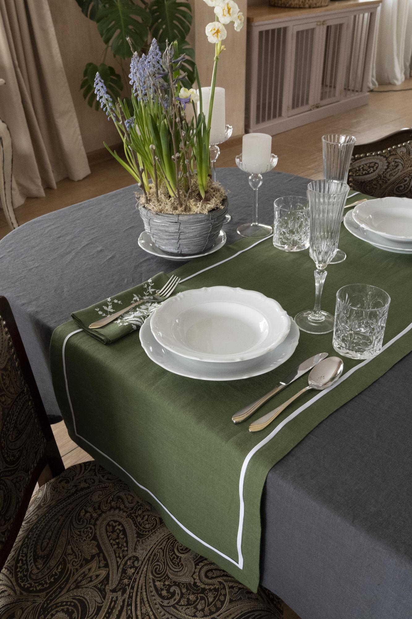 Раннер  оттенок Мох с белым кантом