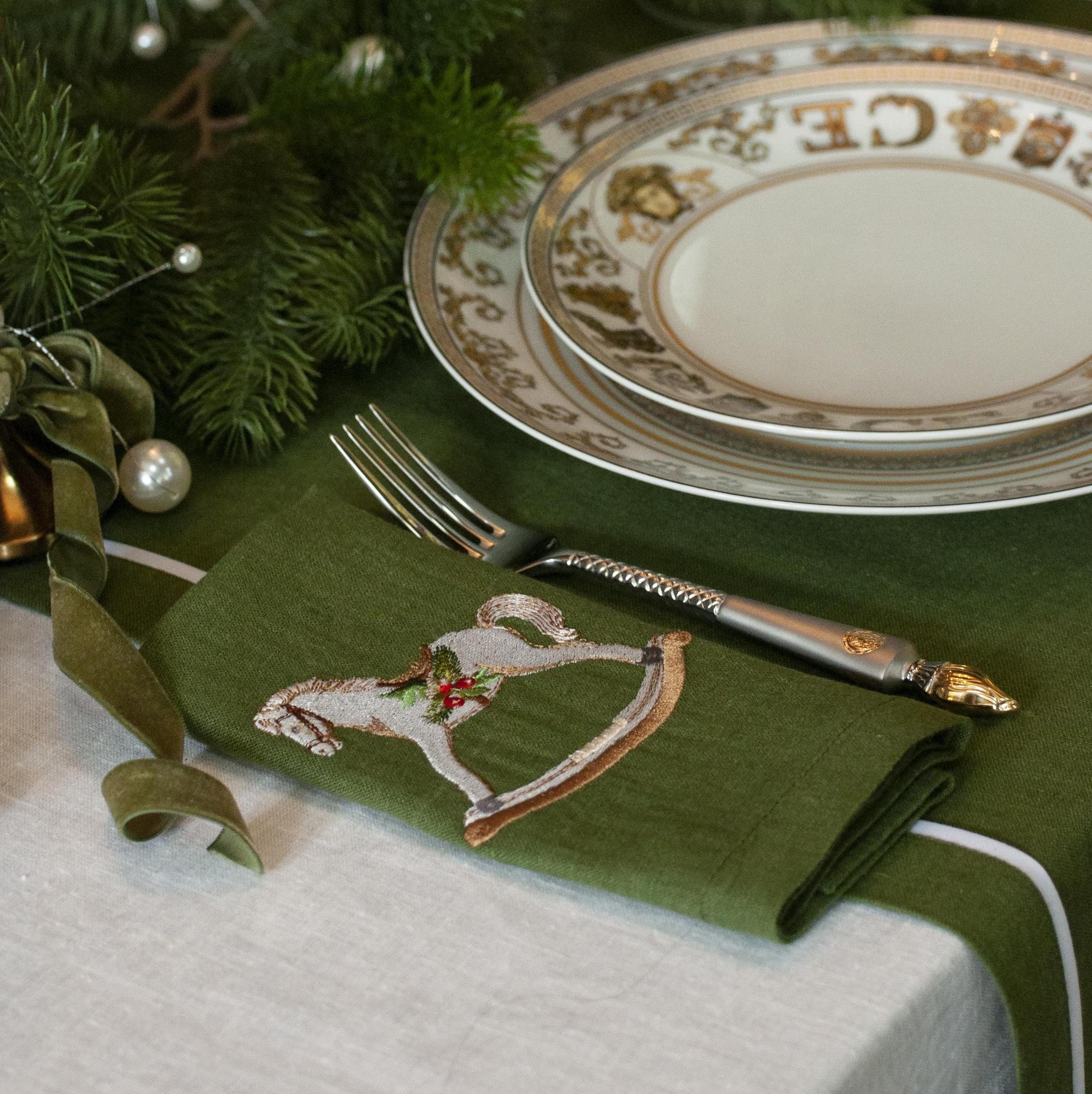 Комплект салфеток с вышивкой Лошадка