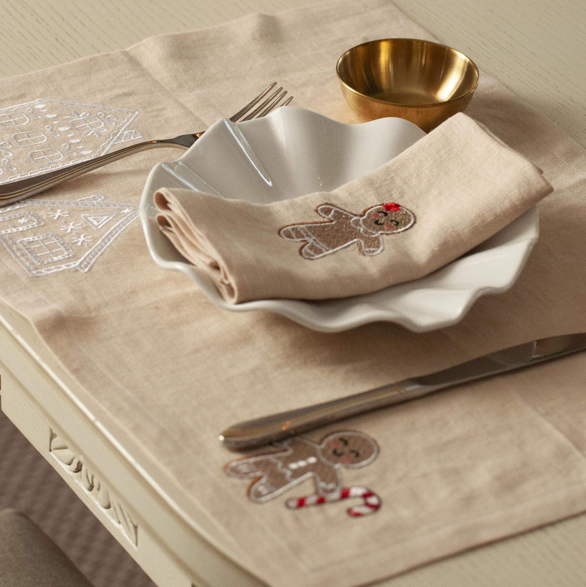 Плейсмат оттенок Песок с вышивкой Пряничный человечек