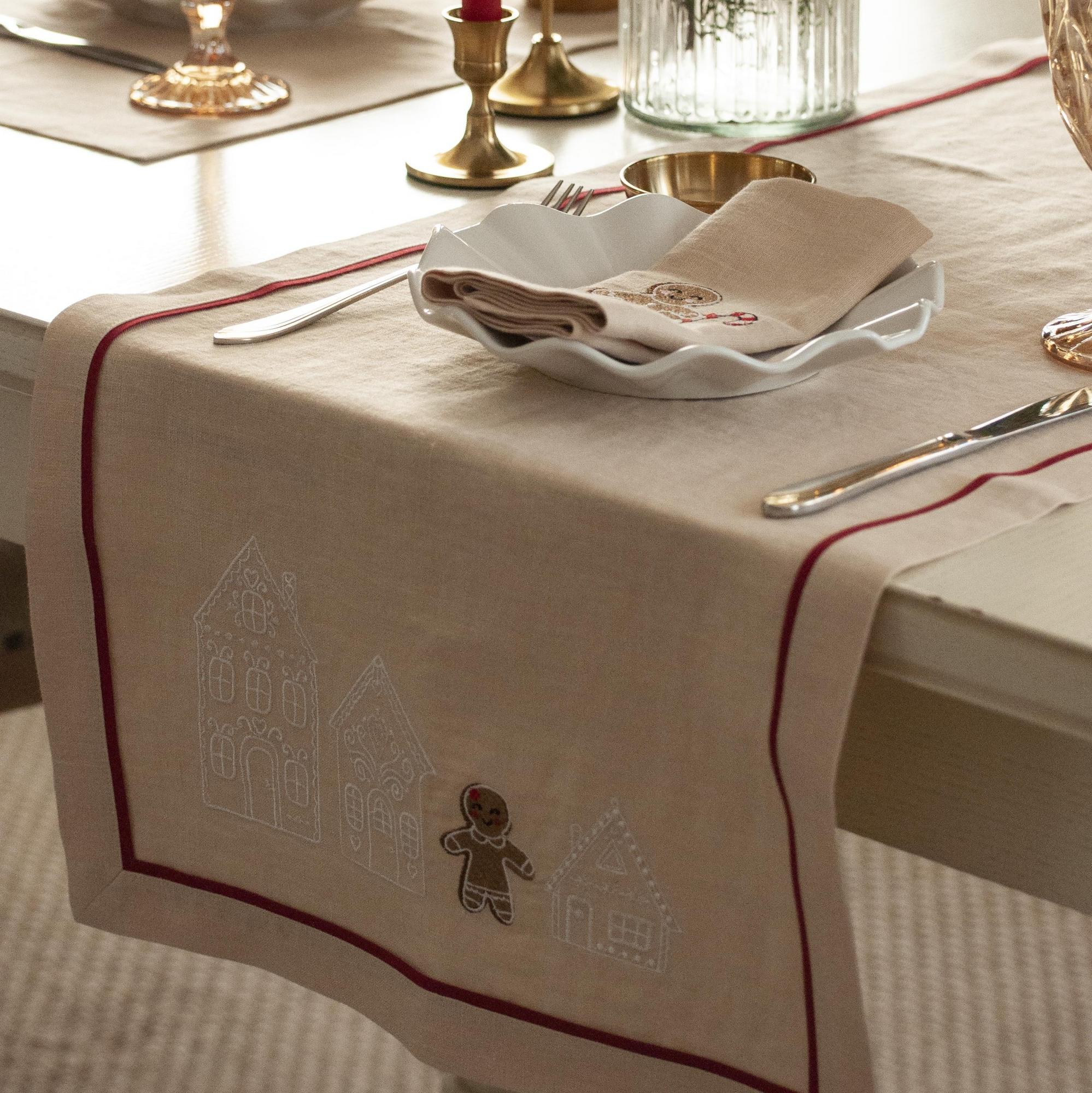 Раннер  оттенок Песок с вышивкой Пряничный человечек