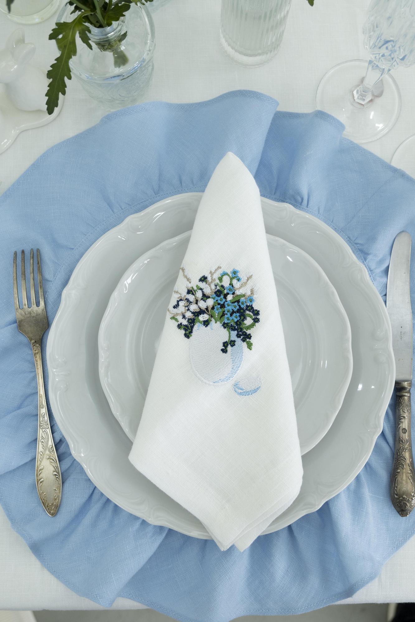 Комплект салфеток оттенок Белый  с вышивкой