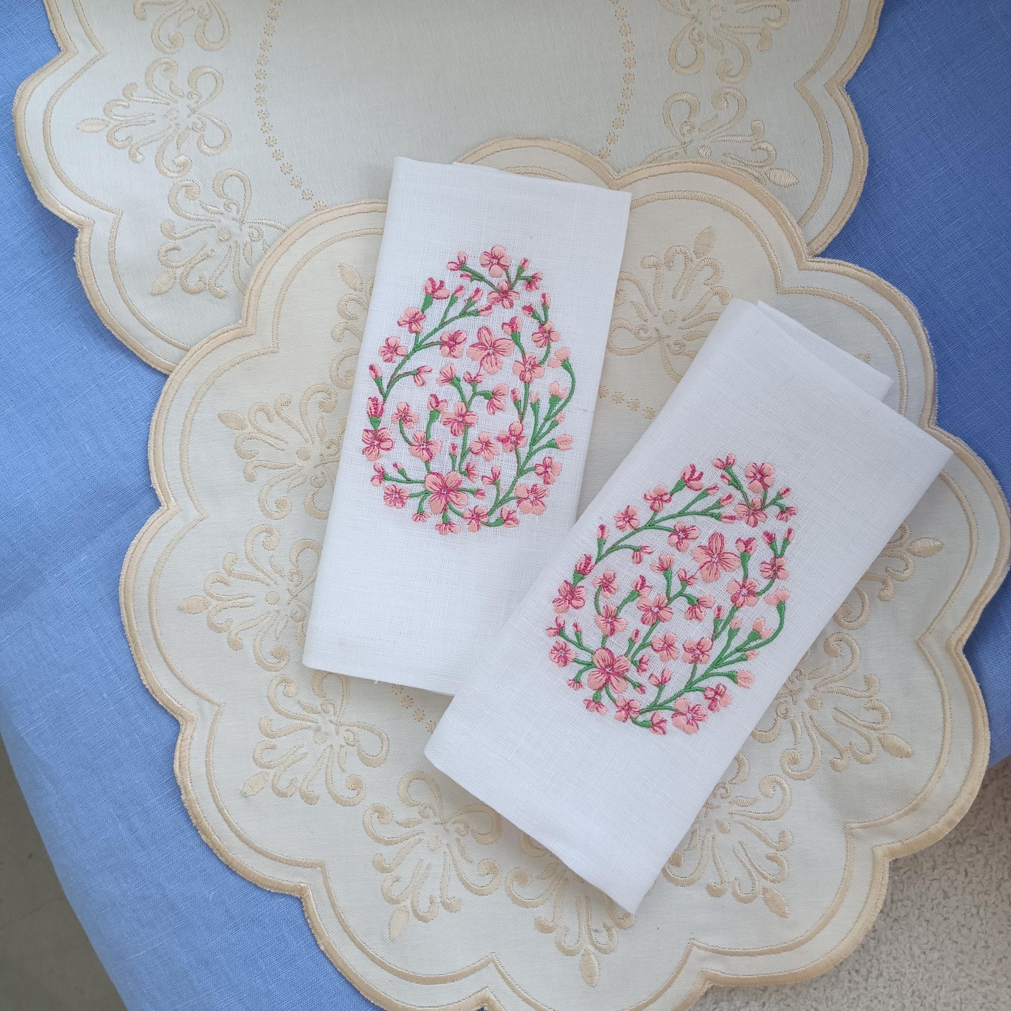 Комплект салфеток оттенок Белый  с вышивкой Розовый цветы