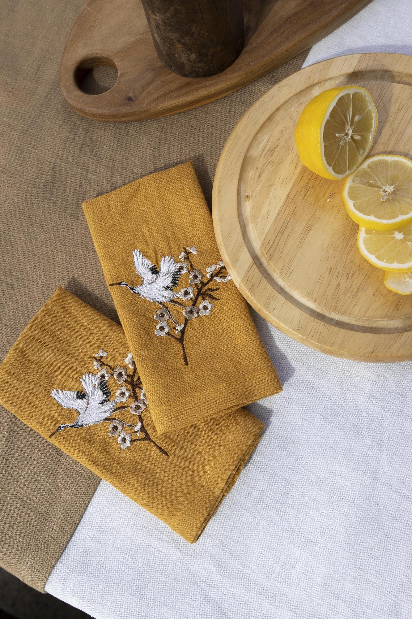 Комплект салфеток оттенок Горчица с вышивкой журавли