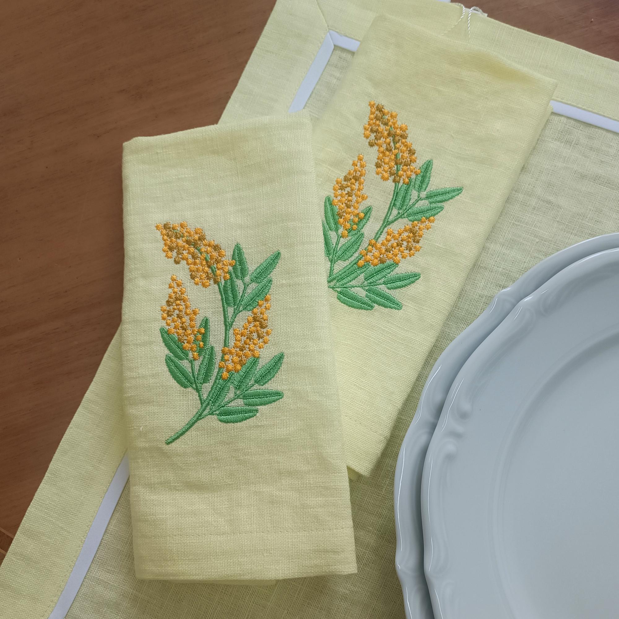 Комплект салфеток оттенок Крем-Брюле с вышивкой мимоза