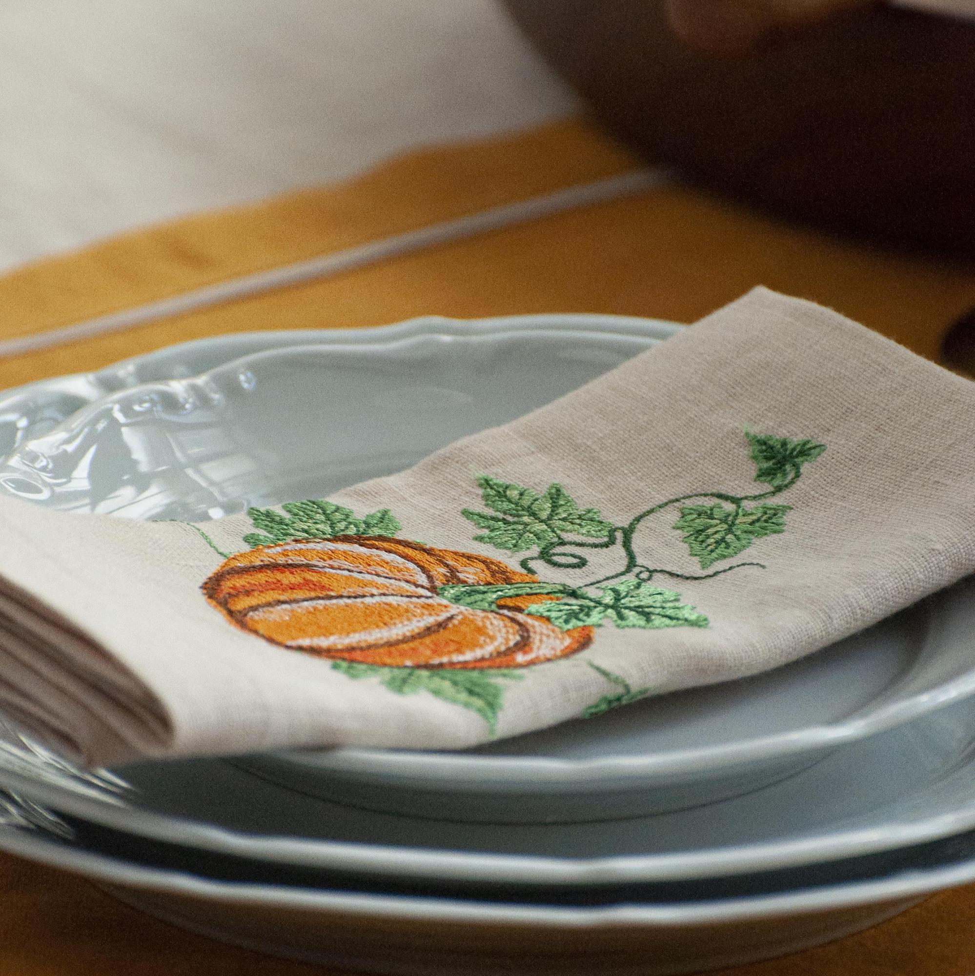 Комплект салфеток оттенок Песок с вышивкой Тыква