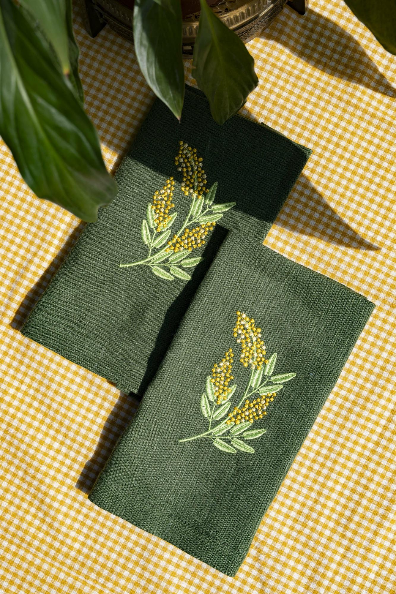 Комплект салфеток оттенок Мох с вышивкой Мимоза