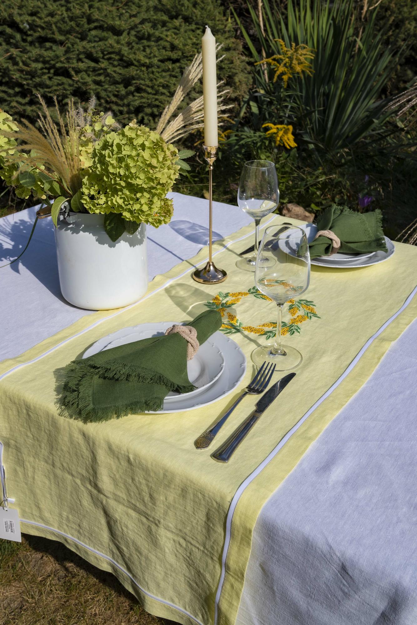 Раннер оттенок Крем-Брюле с вышивкой Мимоза