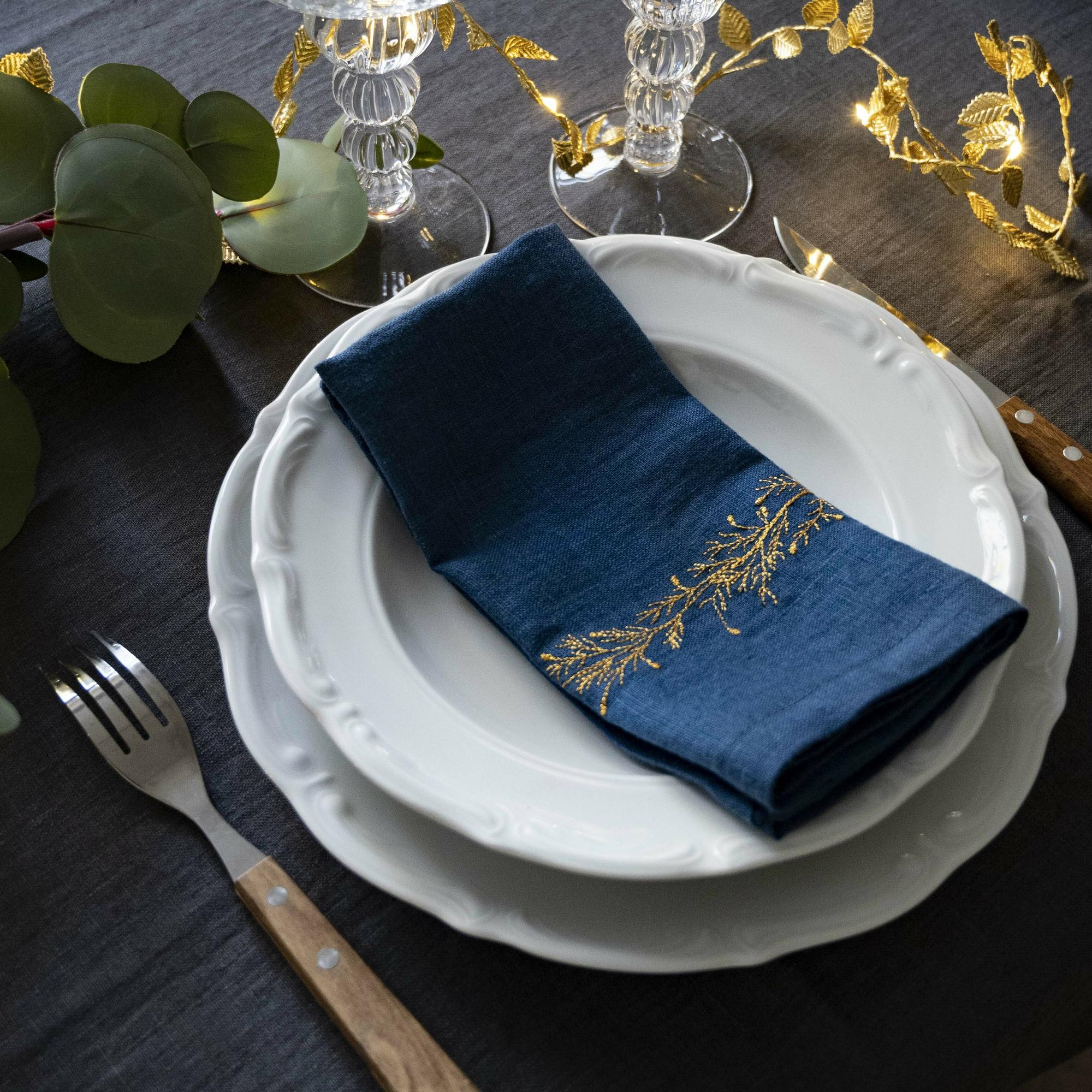 Комплект салфеток оттенок Океан с вышивкой Веточка