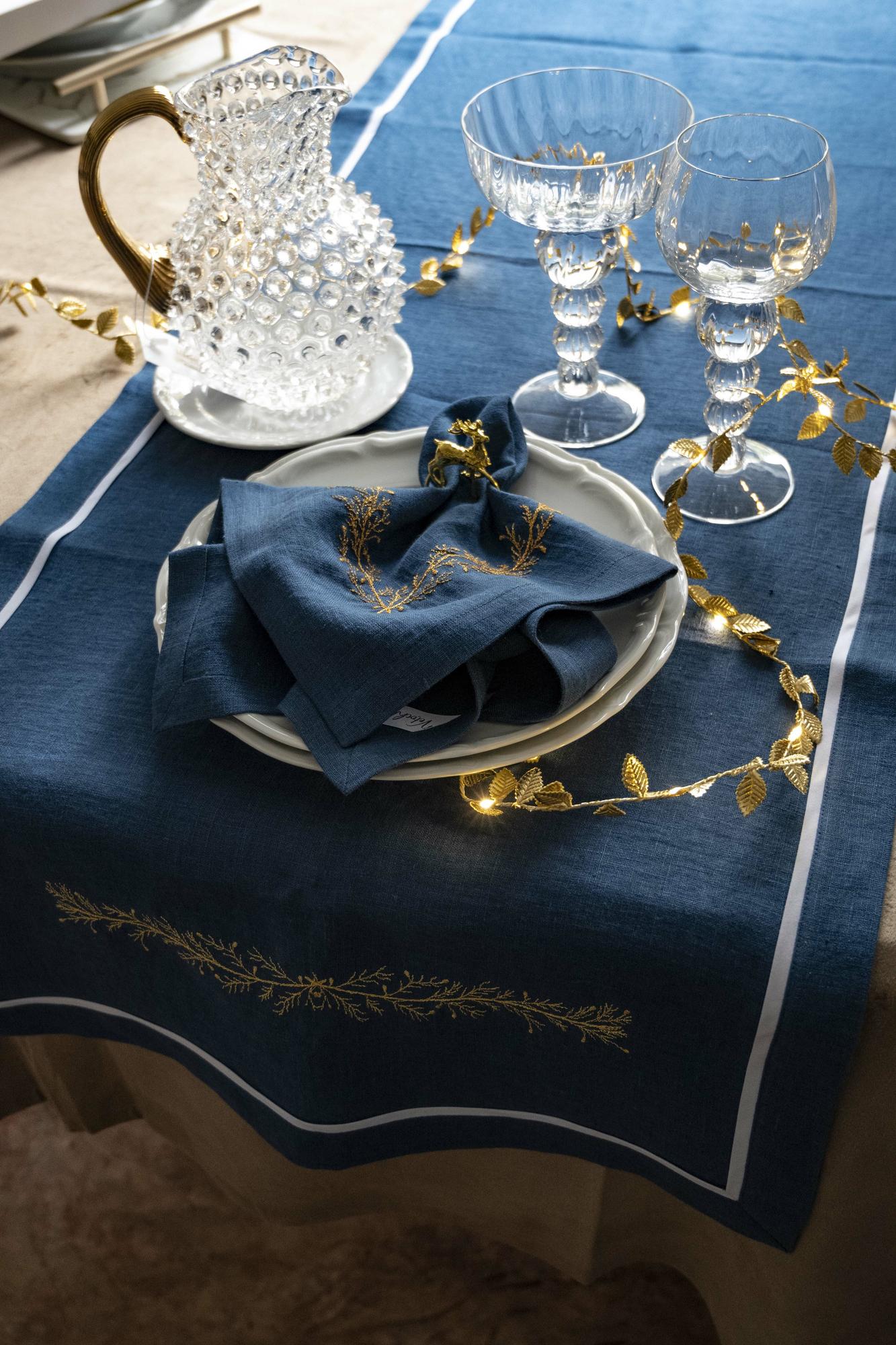 Раннер оттенок Океан с вышивкой Веточка