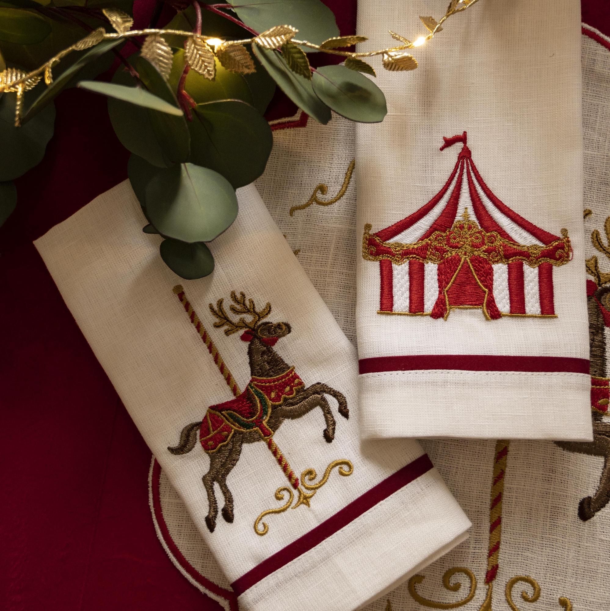 Комплект салфеток оттенок Белый с вышивкой Цирк