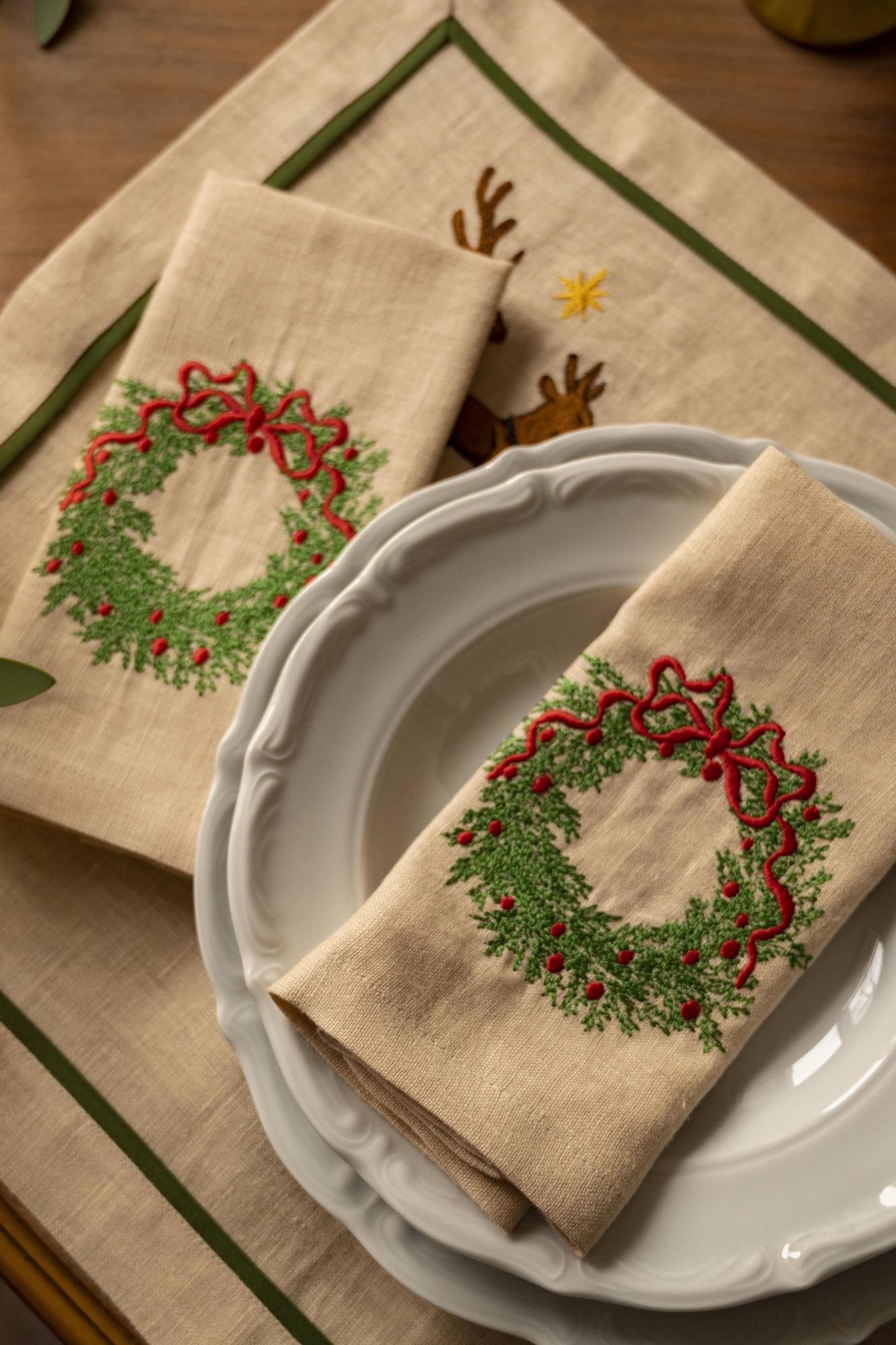 Комплект салфеток оттенок Песок с вышивкой Венок