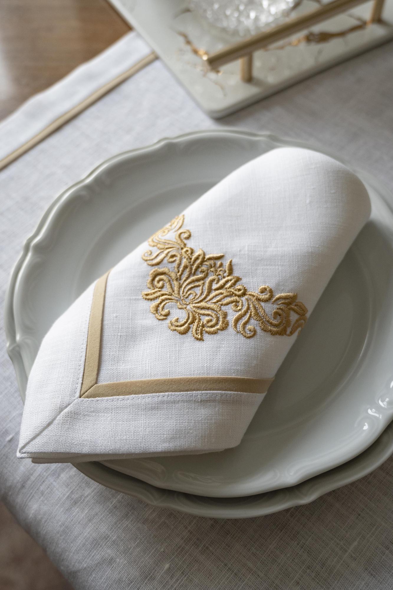 Комплект салфеток с кантом и вышивкой Барокко