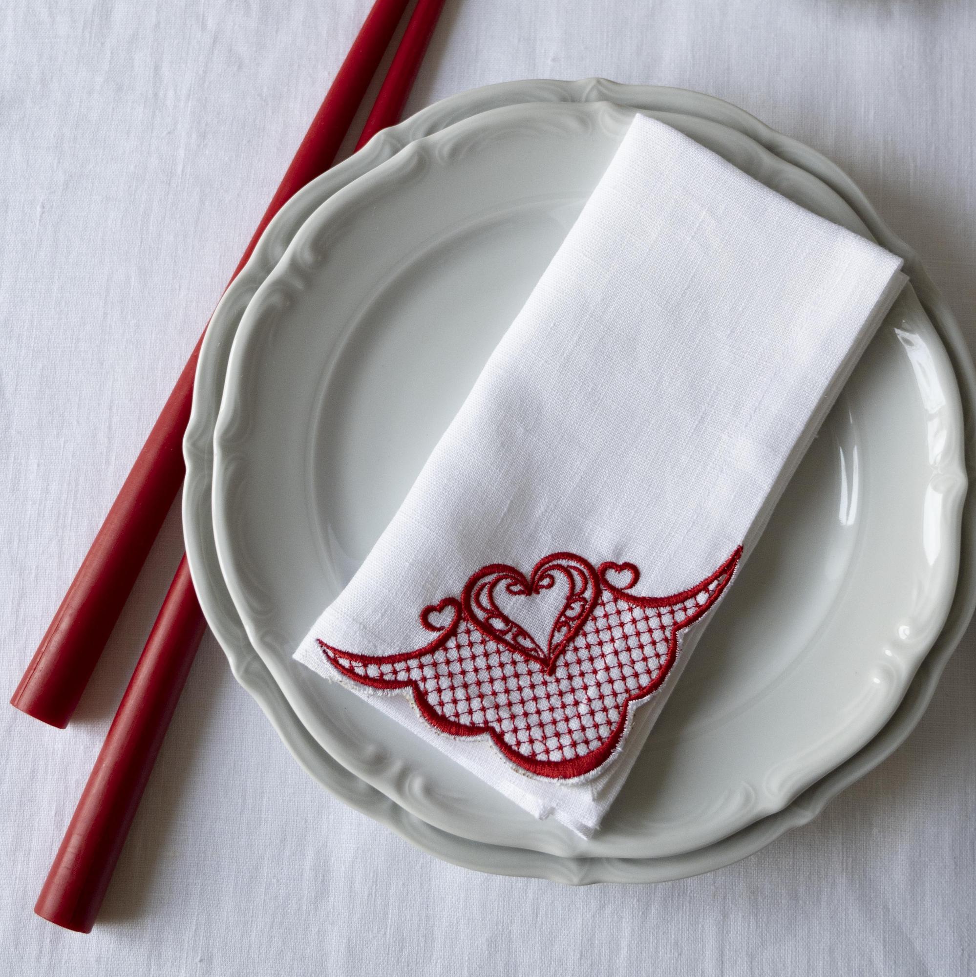 Льняные салфетки с вышивкой "Сердце"