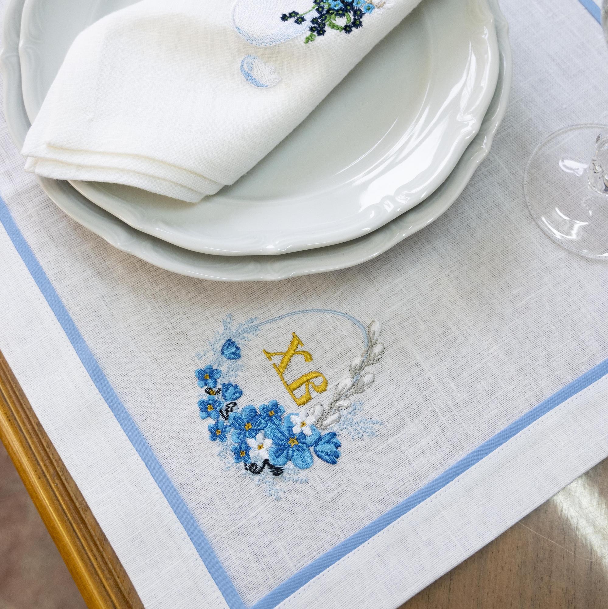 Плейсмат оттенок Белый с кантом и вышивкой ХВ