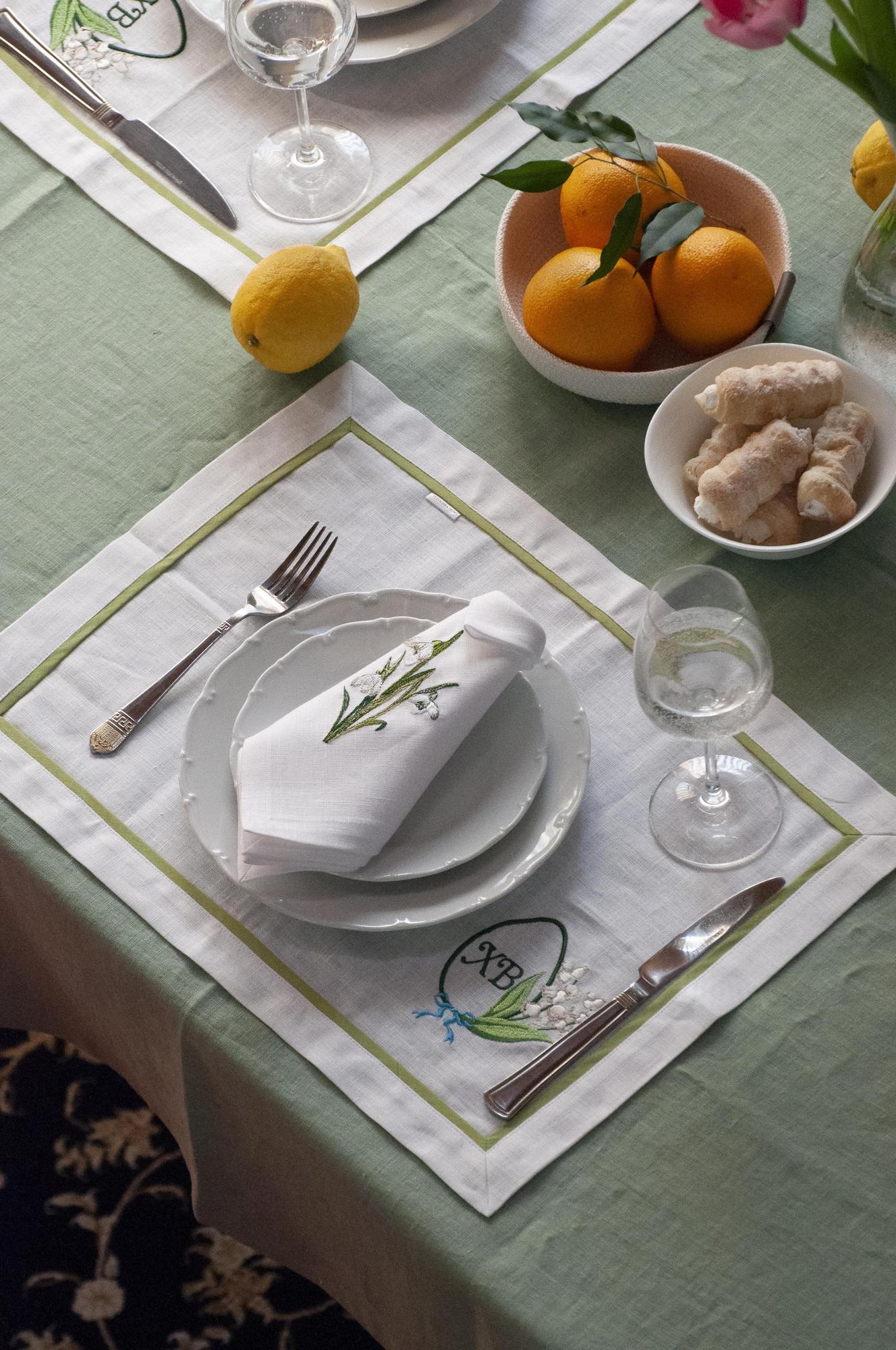 Плейсмат оттенок Белый с кантом и вышивкой ХВ