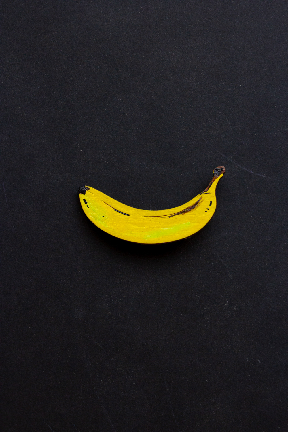 Засунула банан в попку и киску. Фото