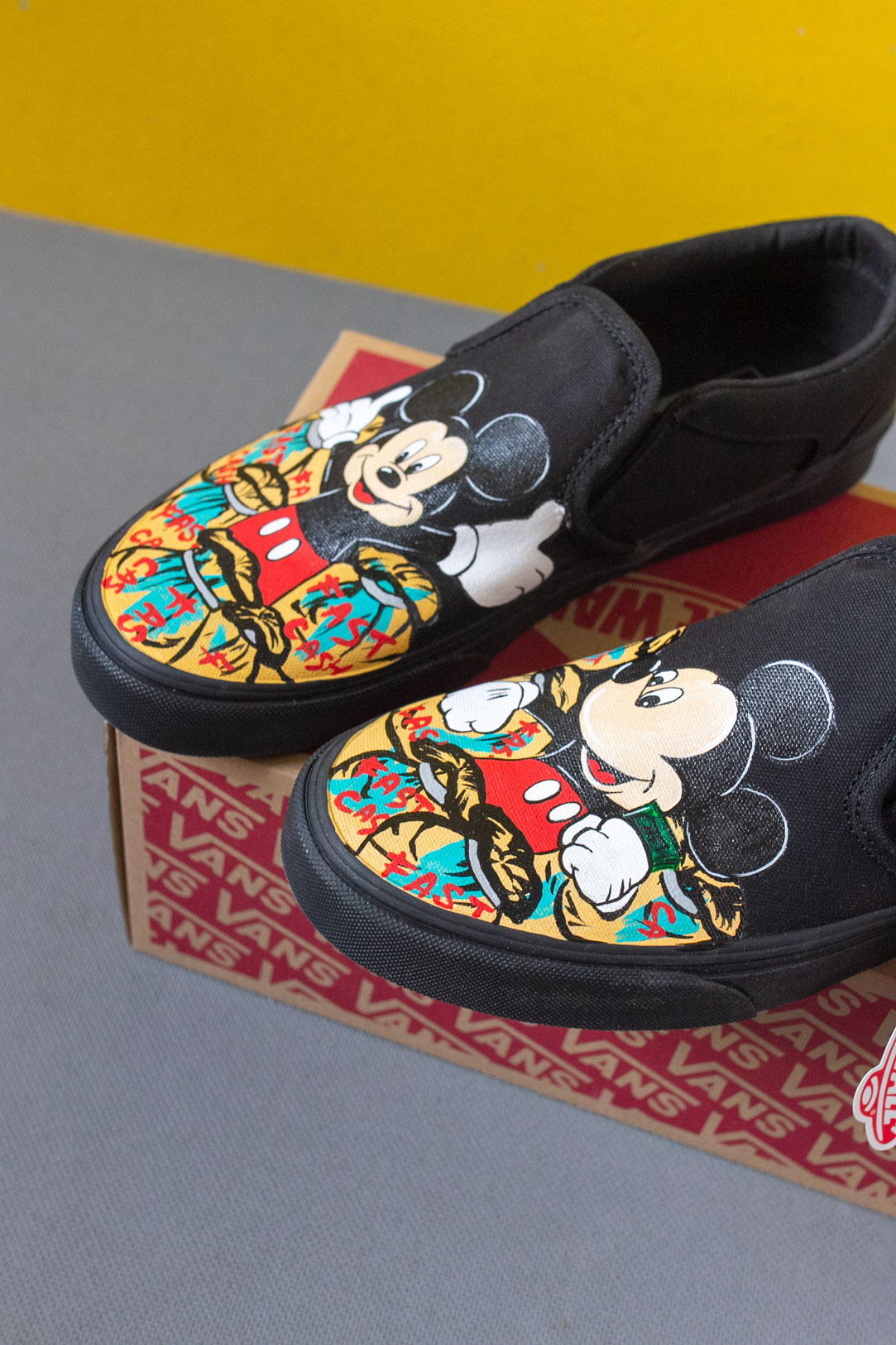 Слипоны VANS с росписью - Микки Маус