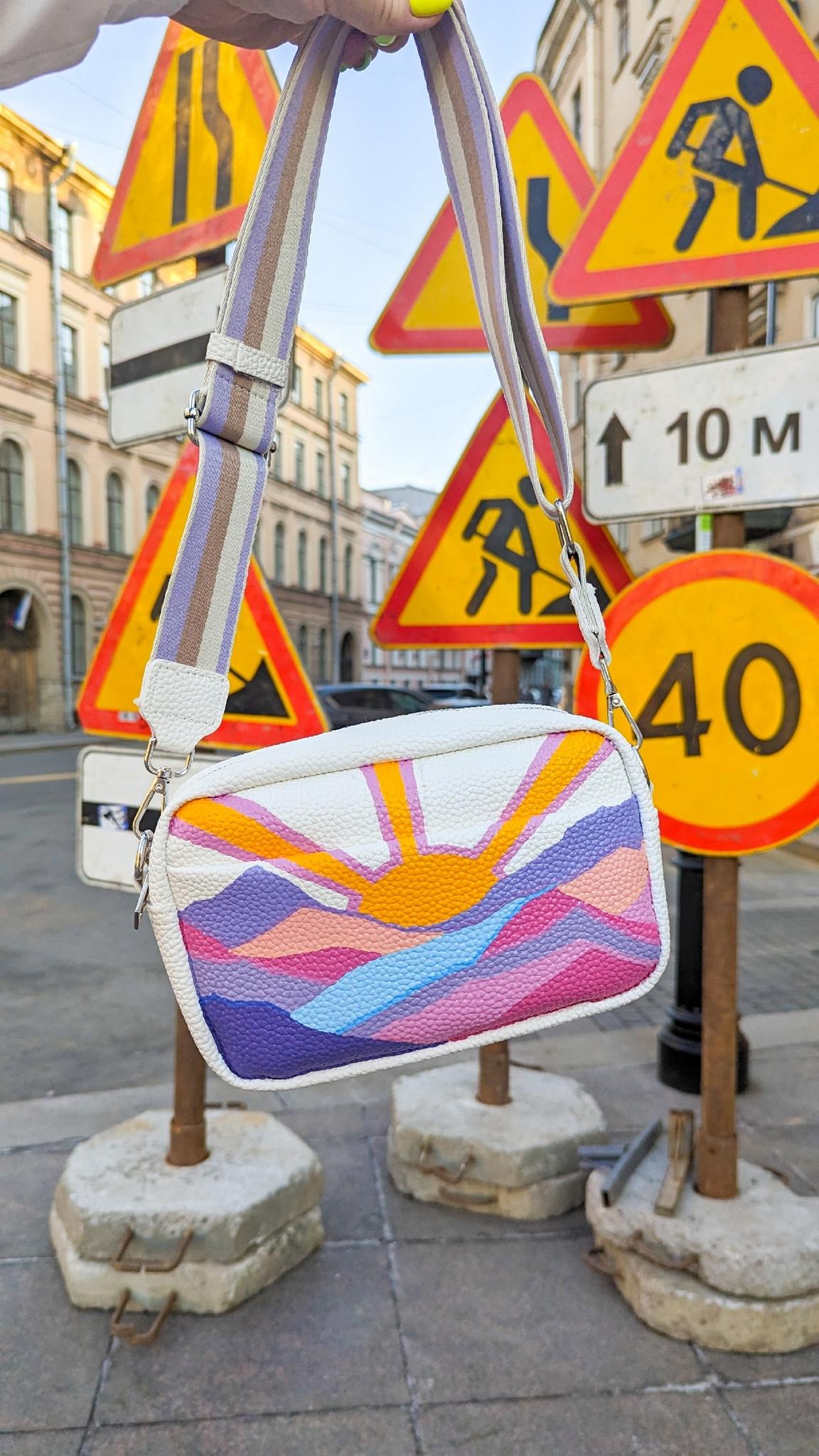 Сумка на плечо из искусственной кожи с яркой росписью - В горах