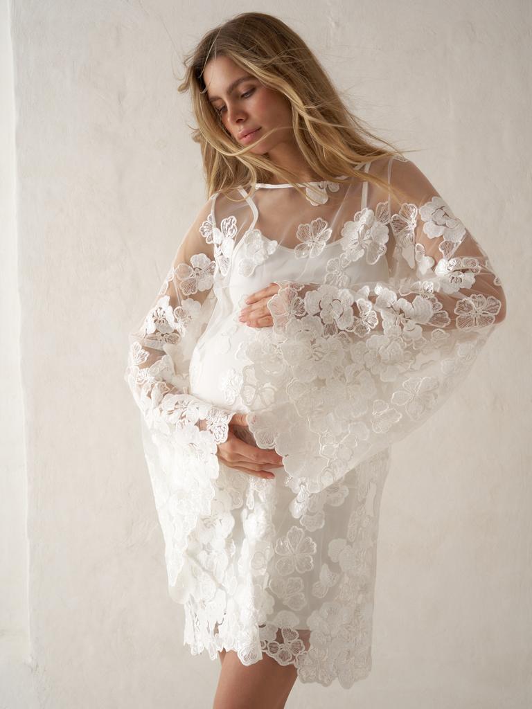 Платье с широкими рукавами