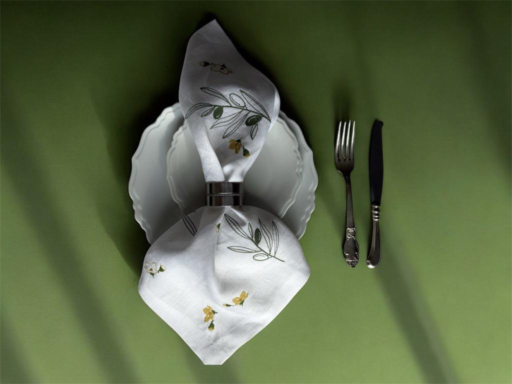Салфетка столовая  "Цветы и оливы"