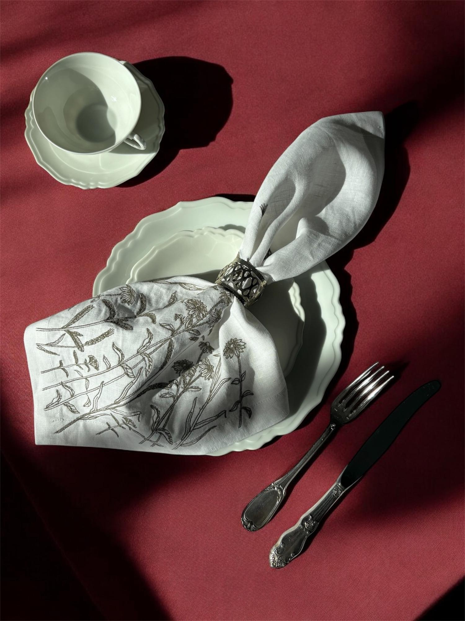 Салфетка столовая  "Полевые цветы".