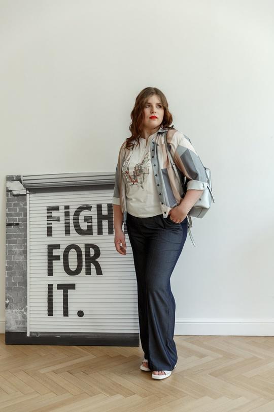 Брюки из тонкой джинсы