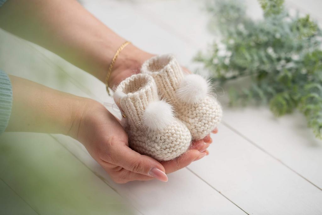 Baby boots with fur pompon