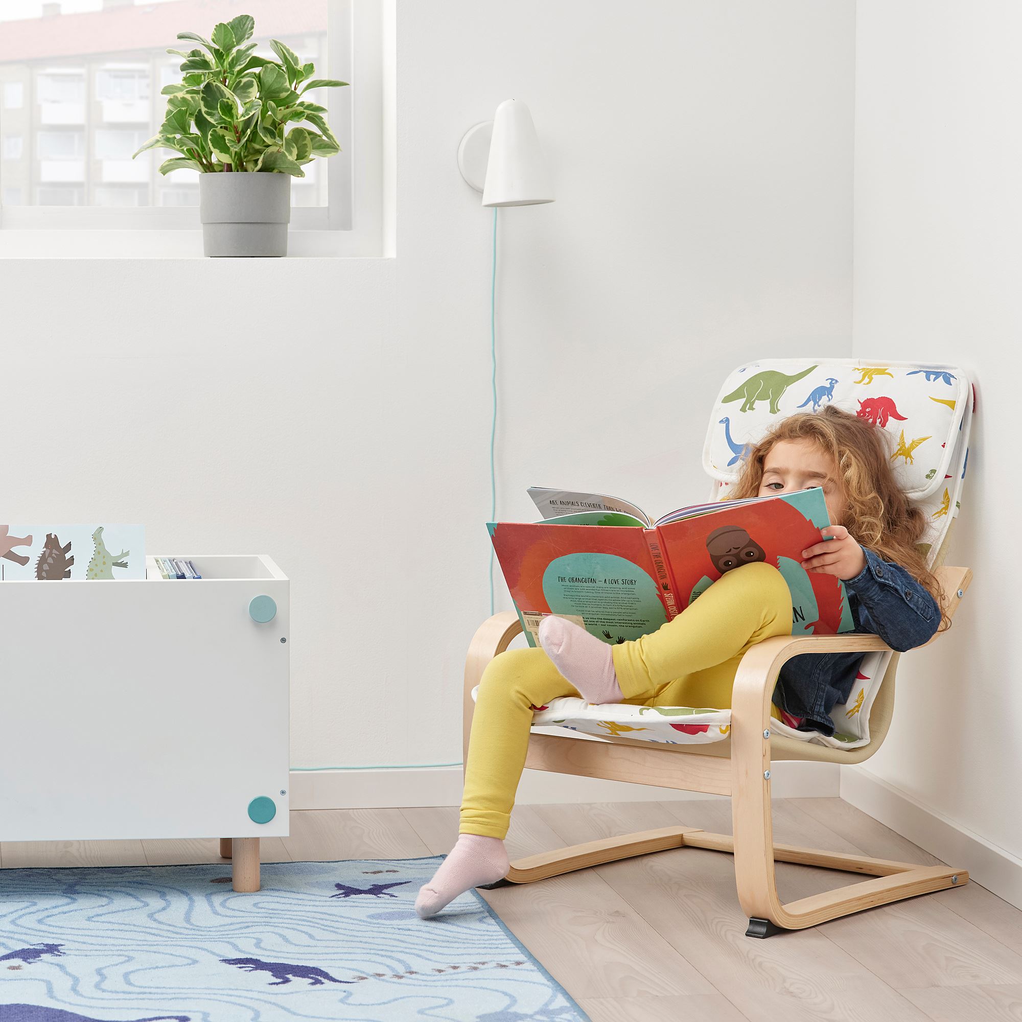 POANG IKEA ПОЭНГ Кресло детское, березовый шпон/Медског орнамент «динозавры»