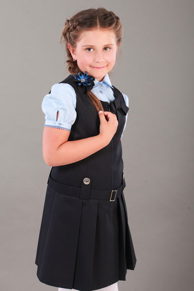 PINAFORE ON FRONT ZIPPER, MODEL 134