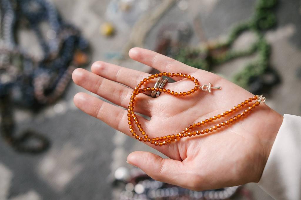 Чокер из гессонита с кулоном Ангх