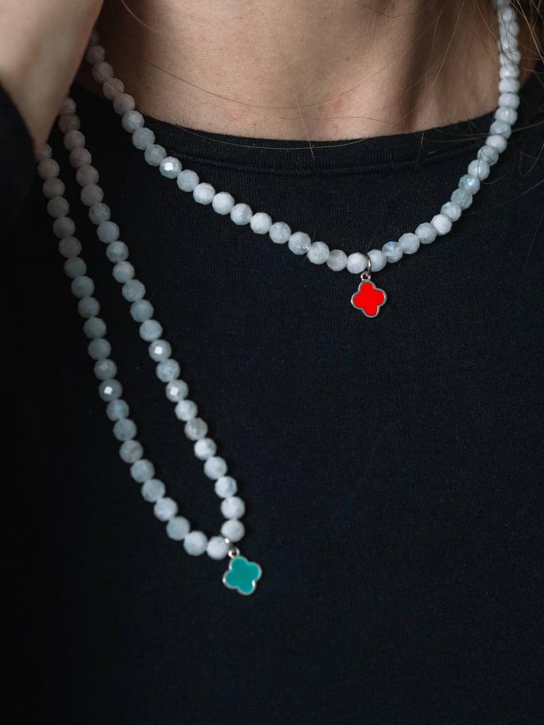 Чокер из лунного камня с клевером