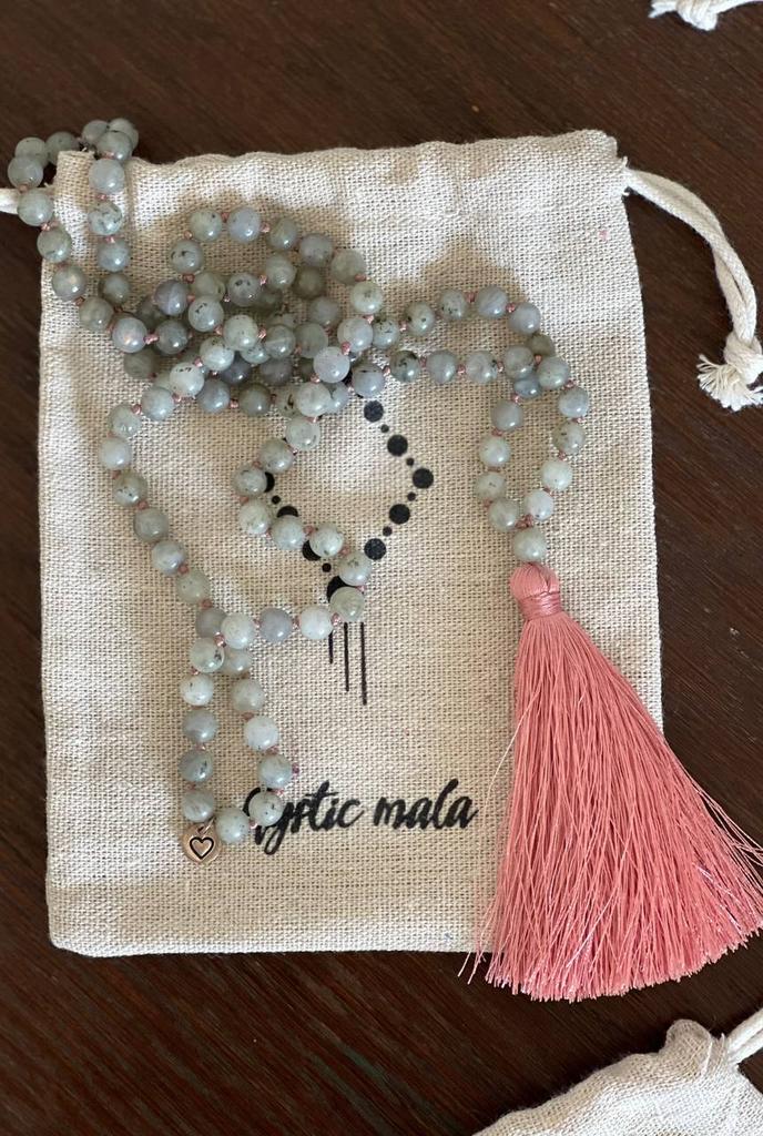 Мала - лабрадорит светлый с розовой кистью