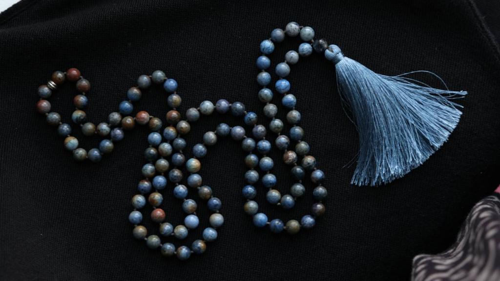 Мала из синего содалита 8 мм