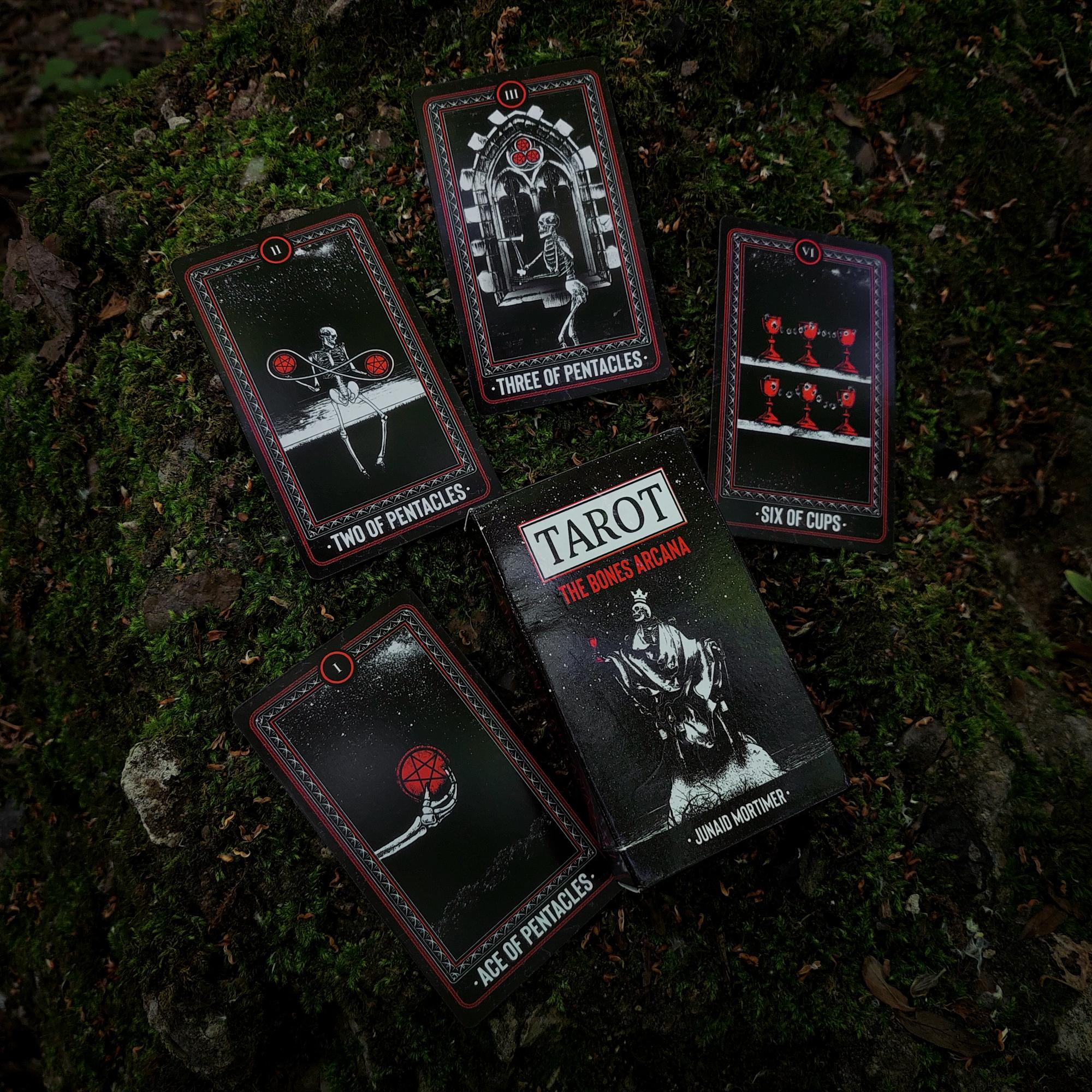 Таро «Магия Костей» (The Bones Arcana Tarot)