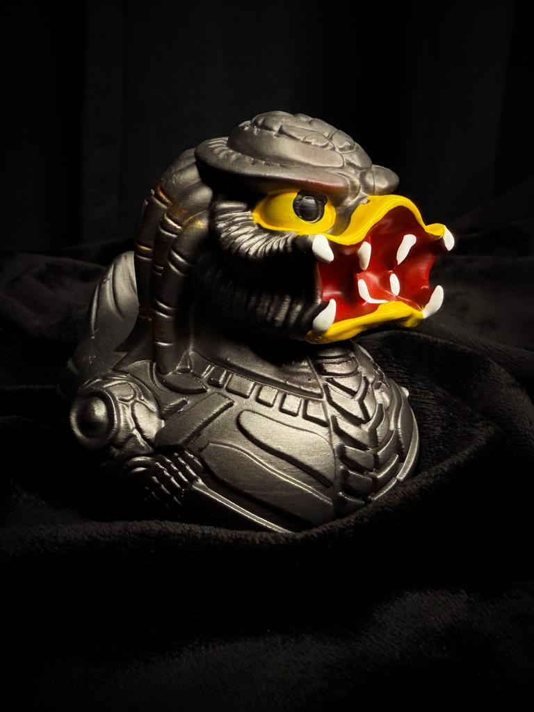 Коллекционная фигурка-уточка «Predator Duck»