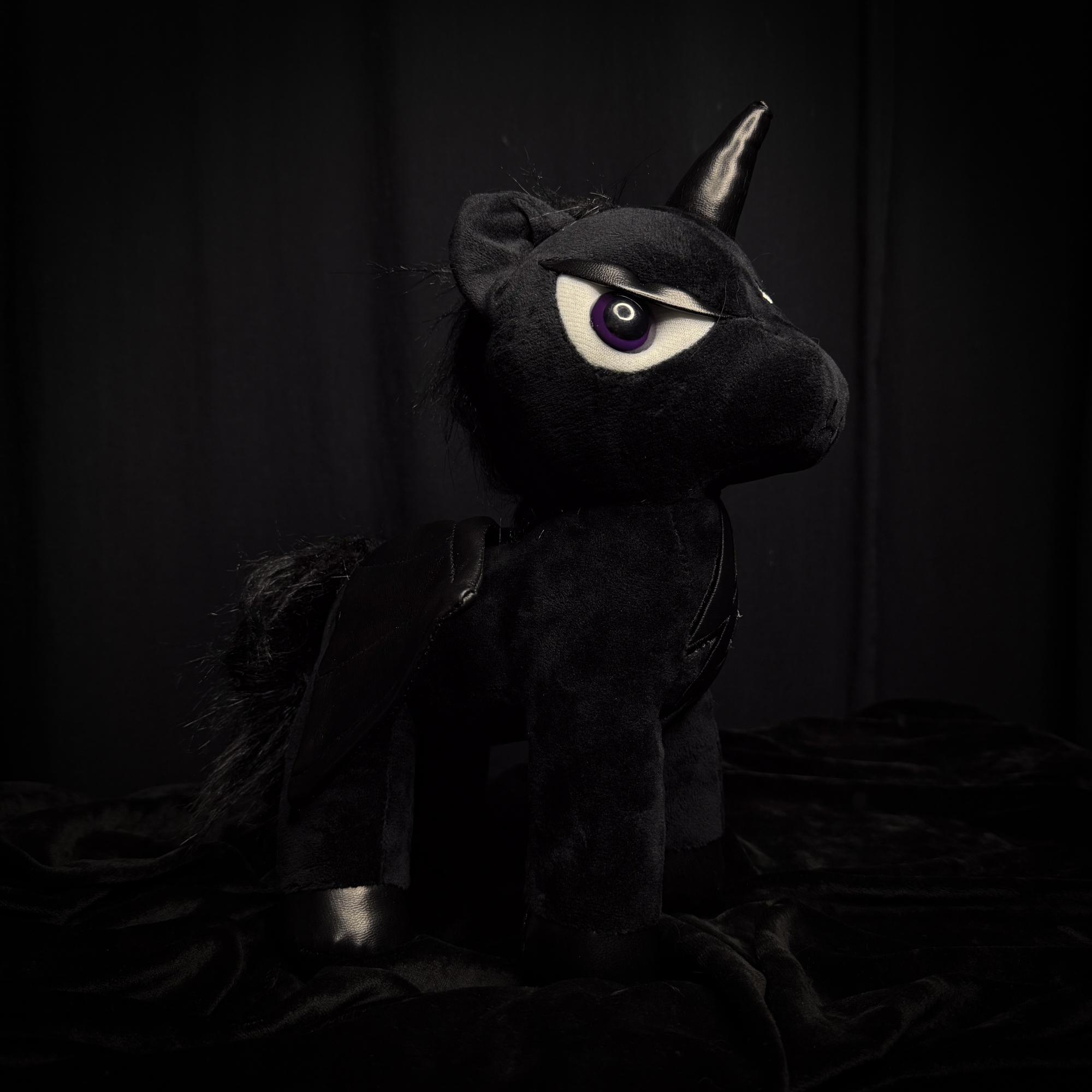 Мягкая игрушка-фамилиар «Shadow Unicorn»