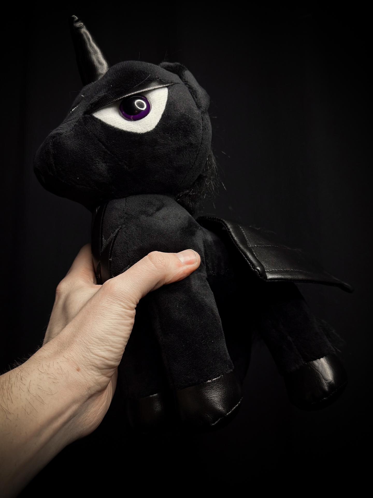 Мягкая игрушка-фамилиар «Shadow Unicorn»