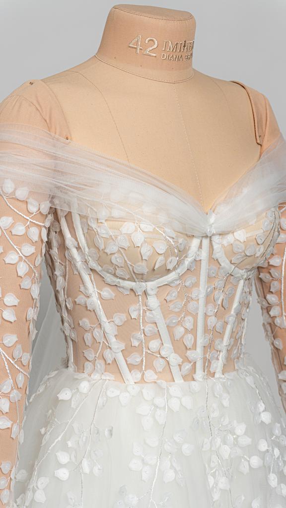 Soft Tulle Drape Along The Shoulders, Ties At The Back In A Knot Or Bow "Brielle"