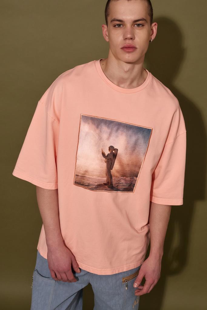 Футболка adult size  "Astronaut with Crystal" в персиковом цвете