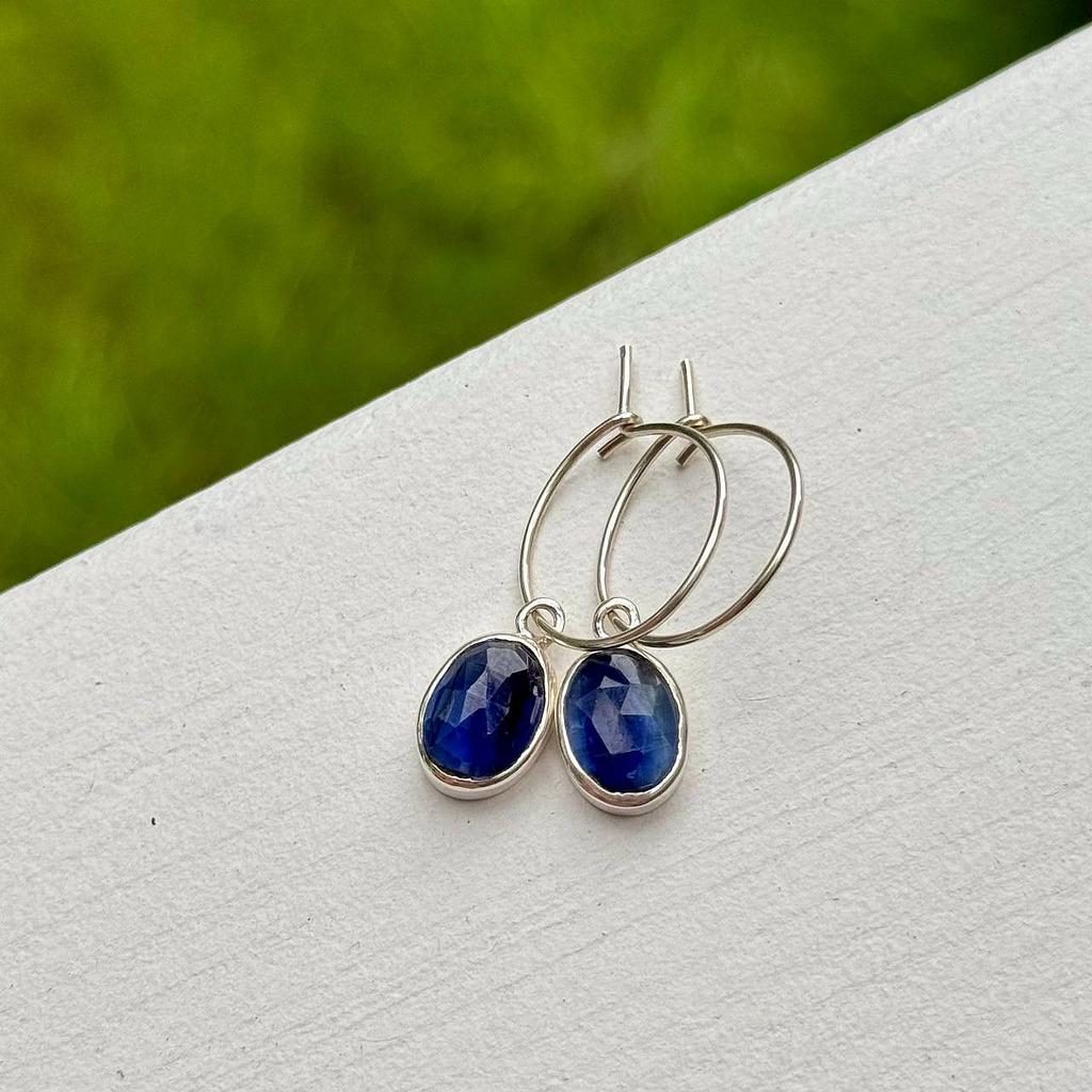 Серьги кольца с кианитом