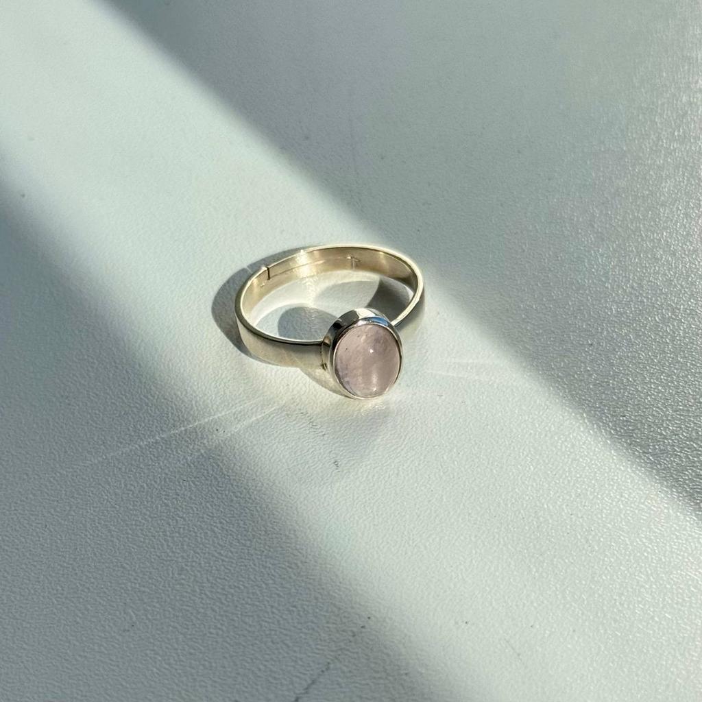 Кольцо с розовым кварцем